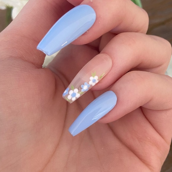 Baby blue French tip Daisy press on nails - Picture 2 of 5